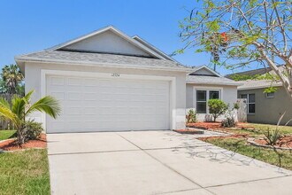 12724 Lake Vista Dr in Gibsonton, FL - Building Photo - Building Photo