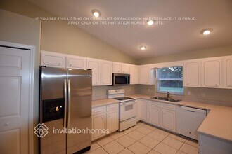 3104 Pine Tree Dr in Edgewater, FL - Foto de edificio - Building Photo