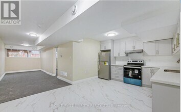 82 Peel St in Barrie, ON - Building Photo - Building Photo