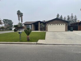 5407 Sara Jane St in Bakersfield, CA - Building Photo