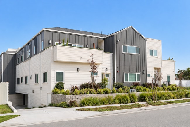 1900 Firmona Ave in Redondo Beach, CA - Building Photo - Building Photo