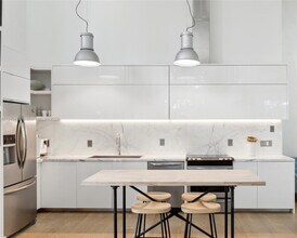 900 4th St in Miami Beach, FL - Building Photo - Building Photo