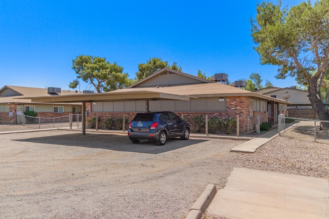 2937 E Beck Ln, Unit #3 in Phoenix, AZ - Building Photo - Building Photo