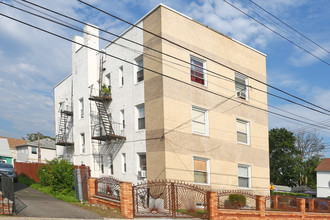 212-42 94th Ave in Queens Village, NY - Building Photo - Building Photo