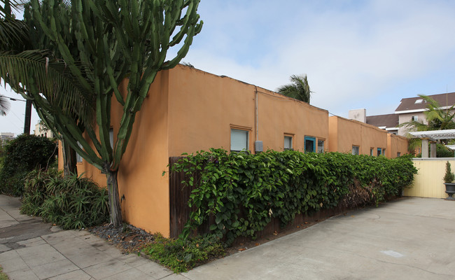 3802-3808 1/2 3rd Ave in San Diego, CA - Foto de edificio - Building Photo