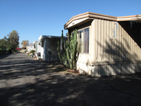 732 E Route 66 in Glendora, CA - Foto de edificio - Building Photo