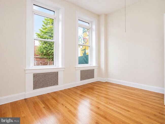 2808 W Girard Ave