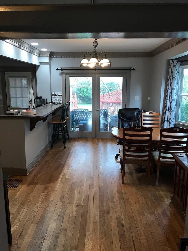 409 Iola Rd in St Matthews, KY - Foto de edificio - Building Photo