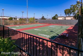4082 Valeta St-Unit -Unit 361 in San Diego, CA - Building Photo - Building Photo