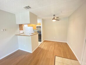 208 Afton Square in Altamonte Springs, FL - Building Photo - Building Photo
