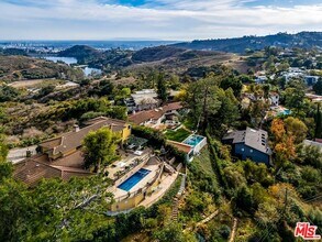3595 Wonder View Dr in Los Angeles, CA - Building Photo - Building Photo