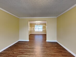 1642 Village Place Cir NE in Conyers, GA - Foto de edificio - Building Photo