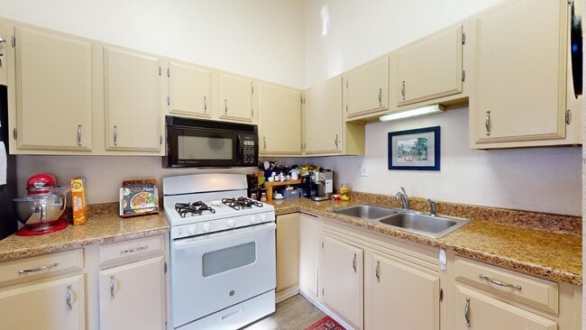 542 Meadow Ct in Ames, IA - Building Photo - Building Photo