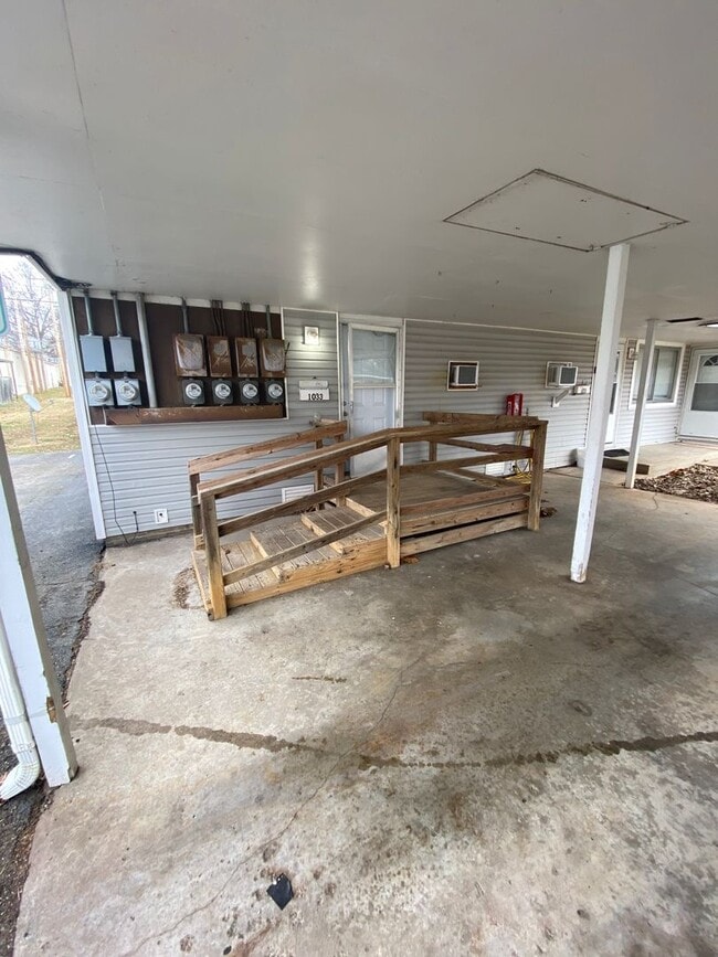 property at 1033 W Washita St