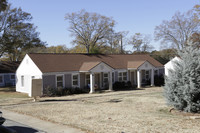 Camp Croft Court in Spartanburg, SC - Foto de edificio - Building Photo