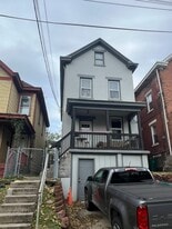 2343 Stratford Ave in Cincinnati, OH - Building Photo