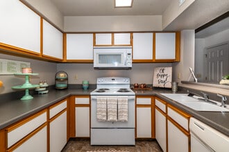 Crown Chase in Wichita, KS - Foto de edificio - Interior Photo