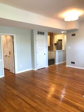 201 E St SE, Unit 4 in Washington, DC - Building Photo - Building Photo