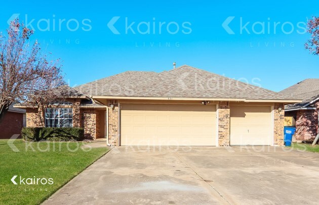 631 Hunters Way in Mustang, OK - Building Photo