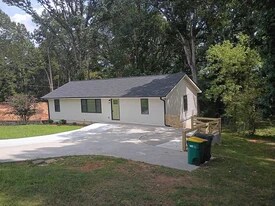 731 N Price Rd in Buford, GA - Building Photo