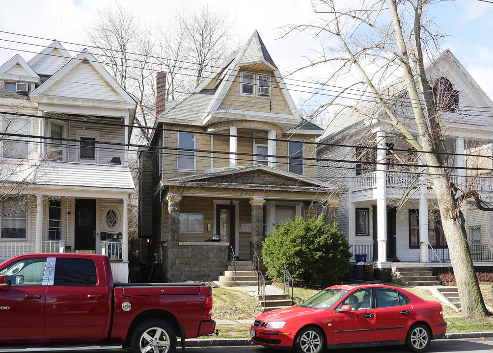 860 Union St in Schenectady, NY - Building Photo