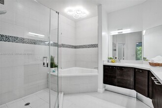 2708 NE 30th Pl in Fort Lauderdale, FL - Building Photo - Building Photo