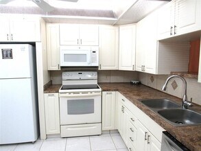 2804 Victoria Way in Coconut Creek, FL - Building Photo - Building Photo