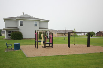 Southside Square Apartments in Roseau, MN - Building Photo - Building Photo