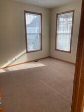 5513 Sandhutton Ct, Unit 5513 in Rockford, IL - Building Photo - Building Photo