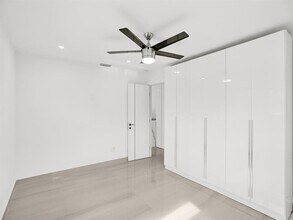 4530 SW 34th Dr in Fort Lauderdale, FL - Foto de edificio - Building Photo