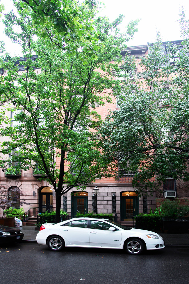 451 W 22nd St in New York, NY - Foto de edificio - Building Photo