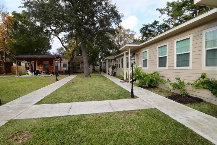 2 Mockingbird Circle in Houston, TX - Building Photo