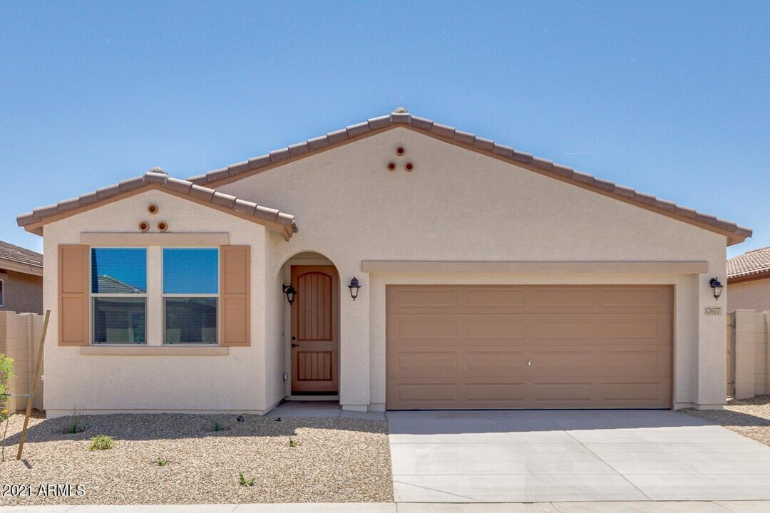 17677 W Country Club Terrace in Surprise, AZ - Building Photo