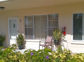 2400 Franciscan Dr in Clearwater, FL - Building Photo - Building Photo