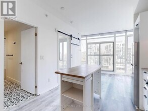 170-1170 Fort York Blvd in Toronto, ON - Building Photo - Building Photo