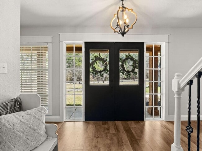 1691 Lake Vernon Rd in Leesville, LA - Building Photo - Building Photo