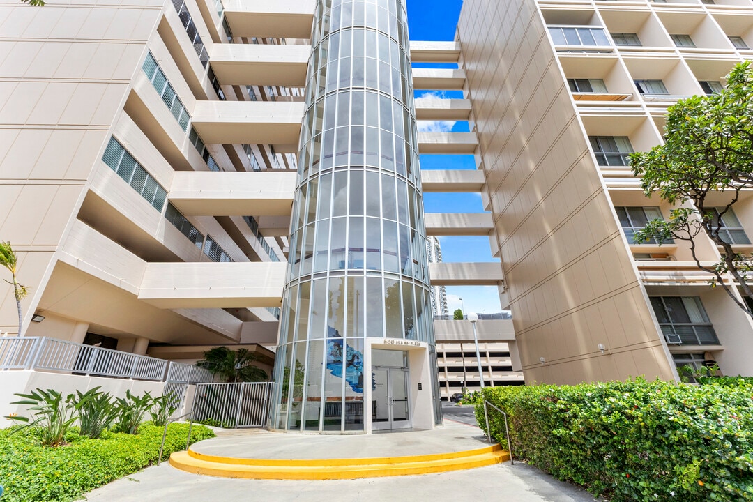 500 University Ave, Unit 1405 in Honolulu, HI - Building Photo