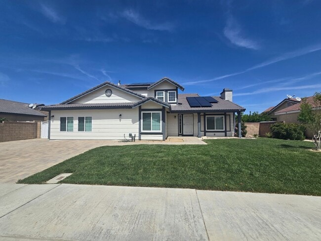 property at 1621 W Newgrove St