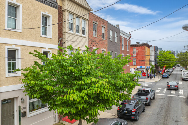 1004 S 5th St in Philadelphia, PA - Building Photo - Building Photo