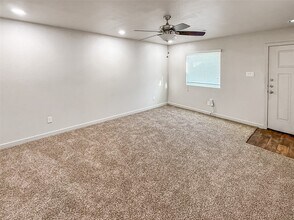 10535 Mills Rd in Houston, TX - Building Photo - Building Photo