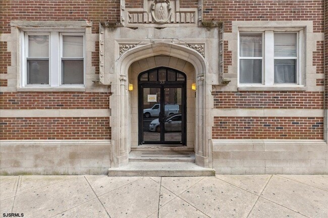 property at 33 S Iowa Ave