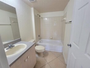 2109 Belmont Ln in North Lauderdale, FL - Foto de edificio - Building Photo