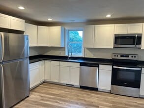 6 Fitzgerald Ave in Plymouth, MA - Building Photo - Building Photo