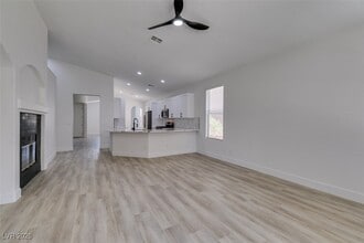 823 Wintersweet Rd in Henderson, NV - Building Photo - Building Photo