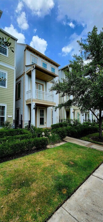 11 W Rafters Row in The Woodlands, TX - Building Photo