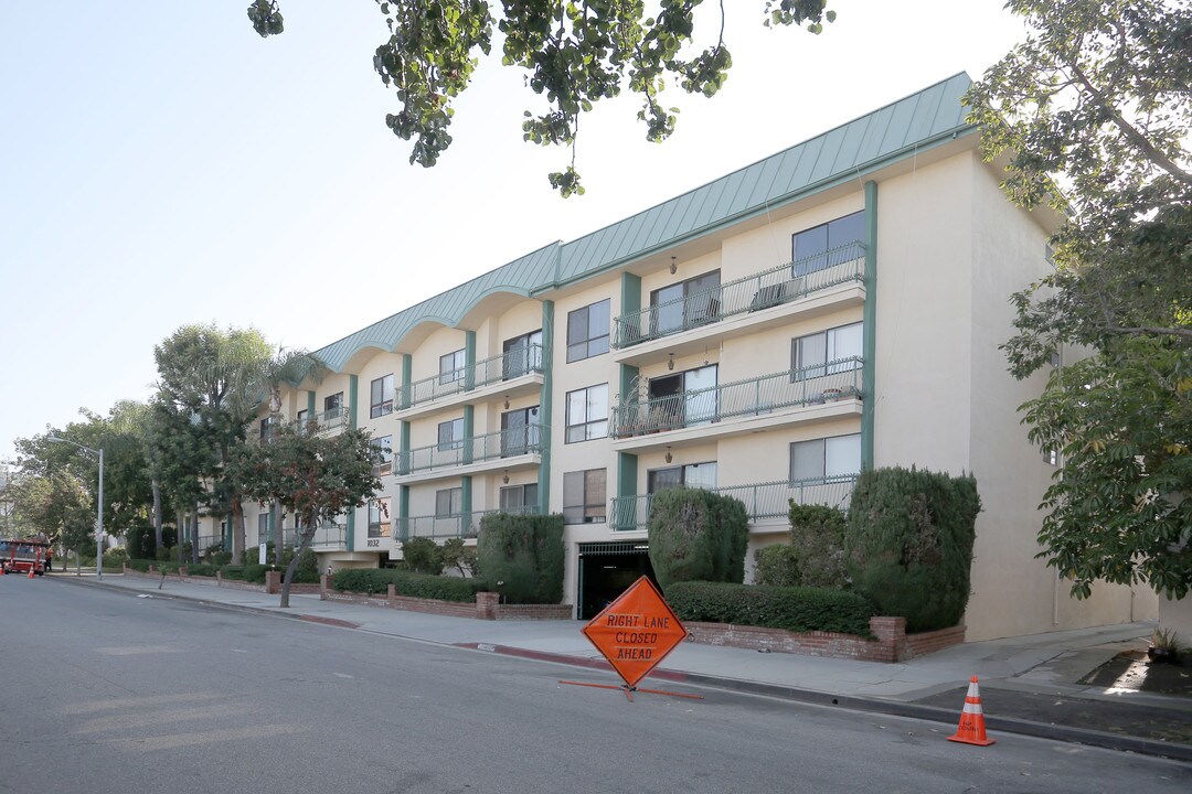 Sweetzer Towers in West Hollywood, CA - Building Photo