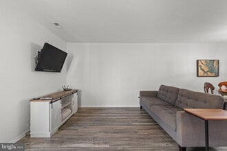 3182 E Ocean View Ave in Norfolk, VA - Building Photo - Building Photo