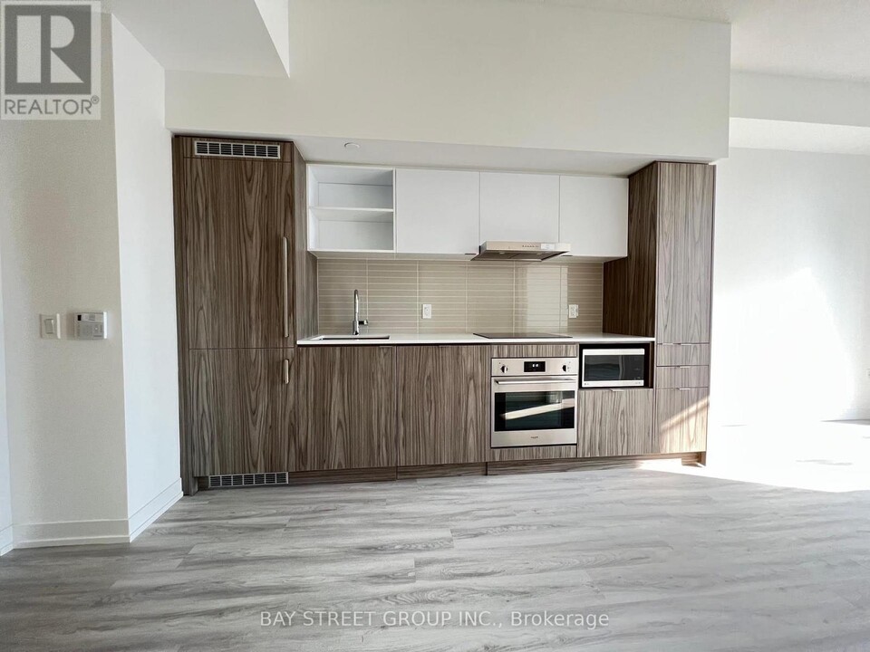 55-2255 Cooper St in Toronto, ON - Building Photo