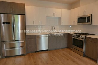 1121 E Howell St in Seattle, WA - Foto de edificio - Building Photo