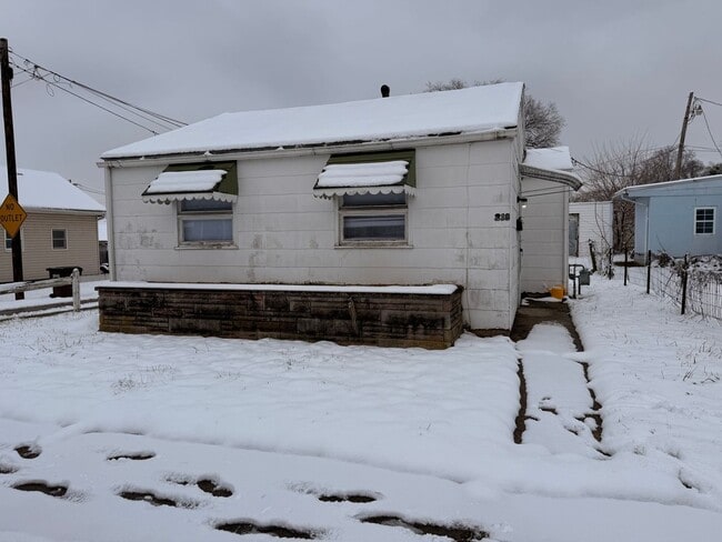 property at 218 Walnut St